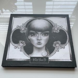 KAT VON D SPELLBINDING EYESHADOW BOOK **RARE**